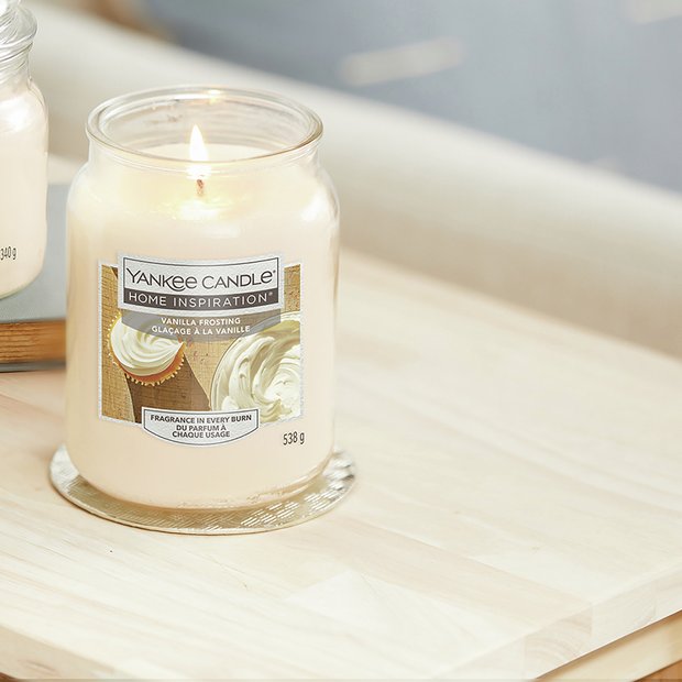 Yankee Candle Vanilla Frosting large scented candle 125 hours - British product