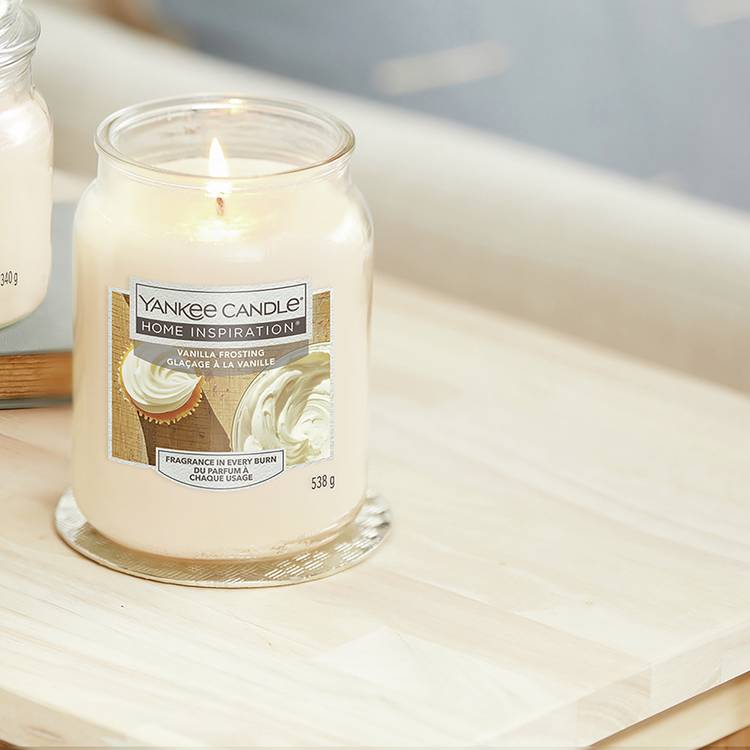 Yankee Candle Vanilla Frosting large scented candle 125 hours - British product