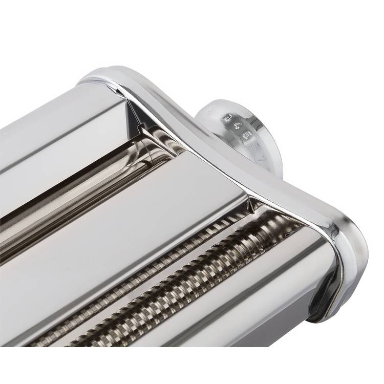 Argos Home pasta maker with 9 thickness settings, compact size (British brand)