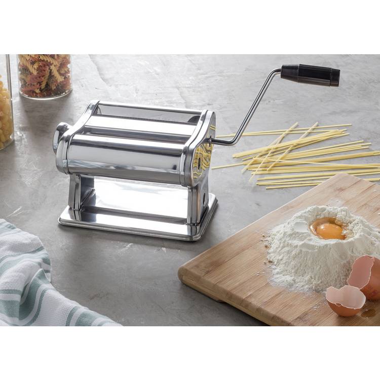 Argos Home pasta maker with 9 thickness settings, compact size (British brand)