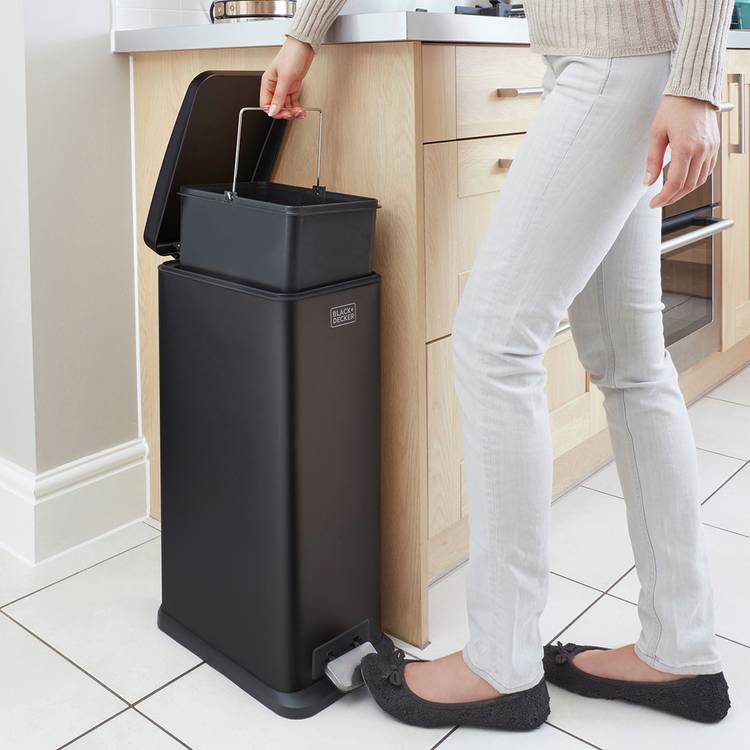 Black+Decker 20 litre pedal bin with soft close lid - British product