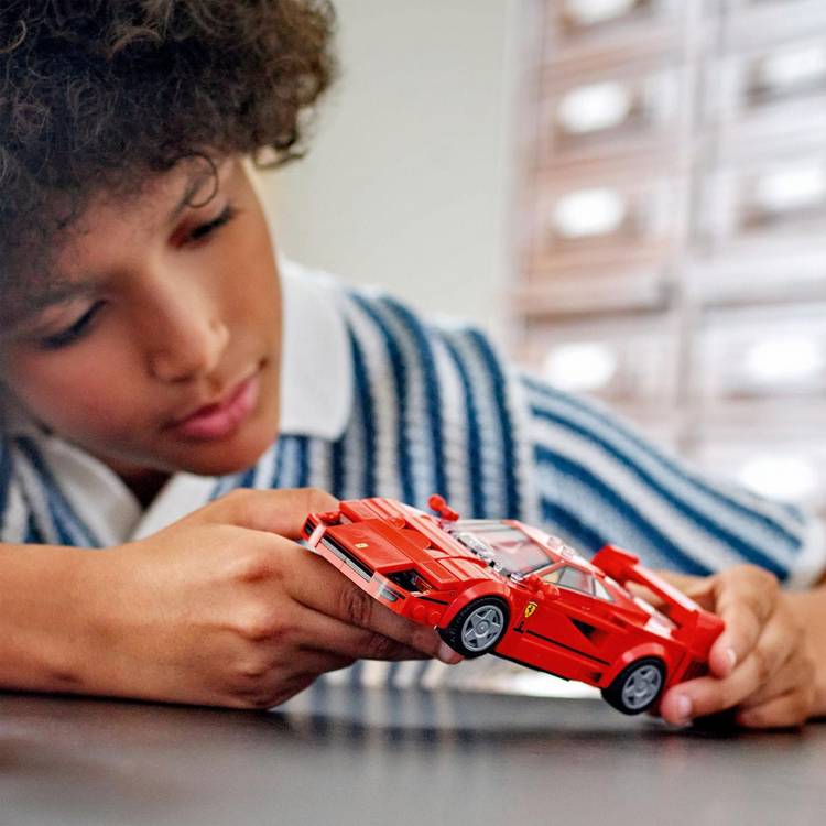 LEGO Speed Champions Ferrari F40 building toy 318 pieces, imported from the UK
