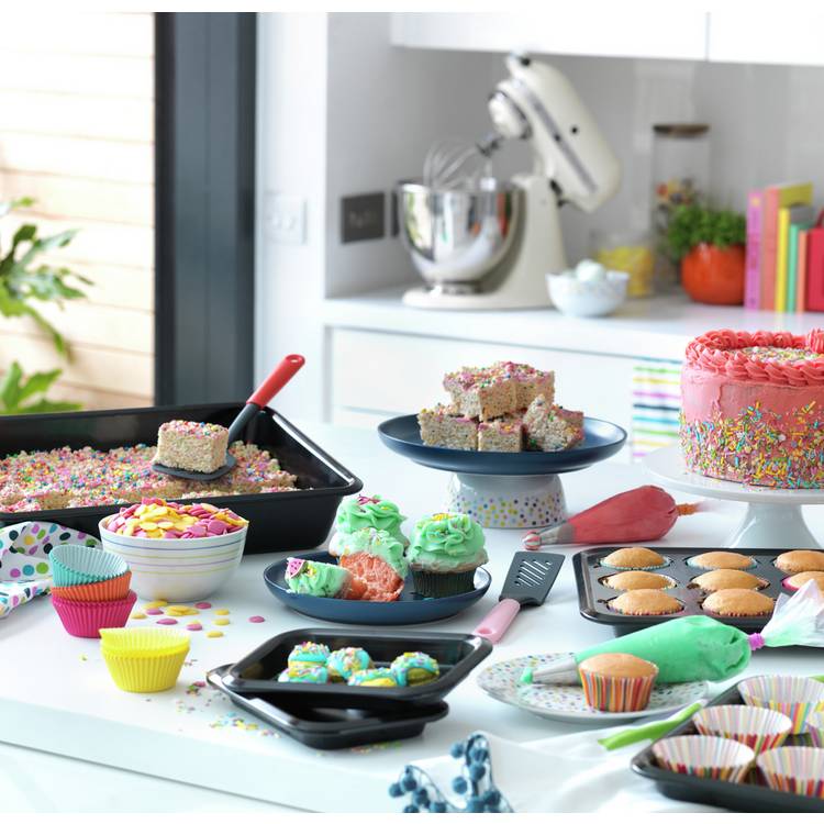 Habitat 5 piece baking set trays and muffin tin - British product