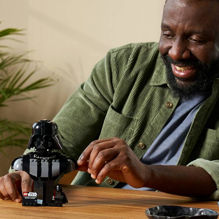 LEGO Star Wars Darth Vader Bust 349 pieces, imported from the UK