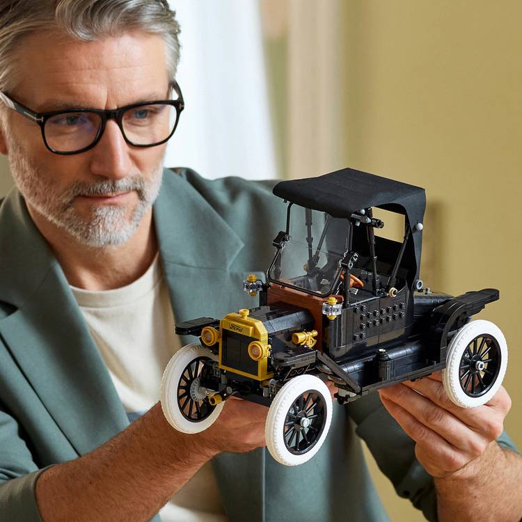 LEGO Ford Model T building set 1060 pieces - British product