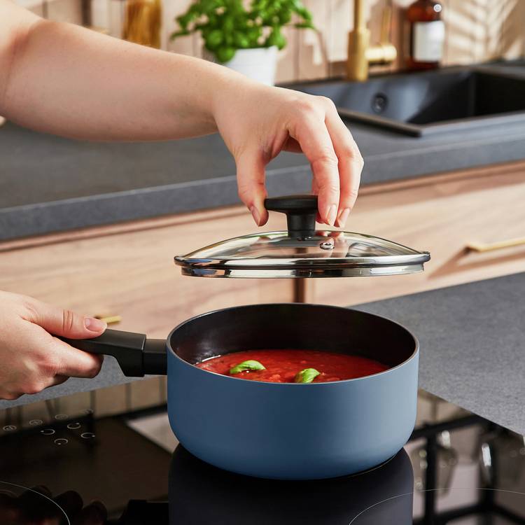 Morphy Richards 5 piece aluminium saucepan set blue, UK version