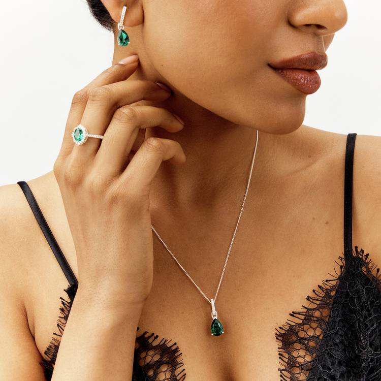 Revere emerald green pear pendant necklace, silver plated - British product