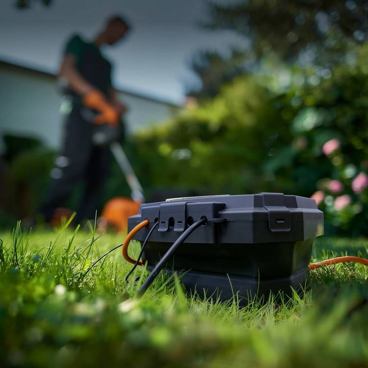 Masterplug weatherproof box with 4 sockets and 8m extension lead, UK version