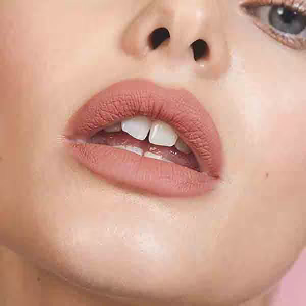 Rouge à lèvres mat Hydramatic d'Avon en teinte nude - Produit britannique