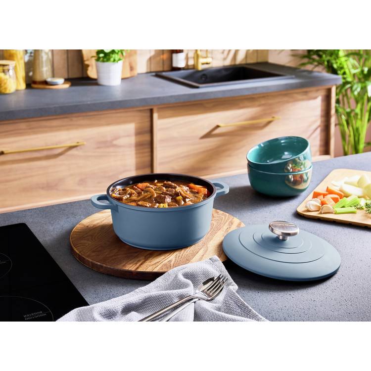 Morphy Richards blue casserole dish 2.3 litre (British brand)