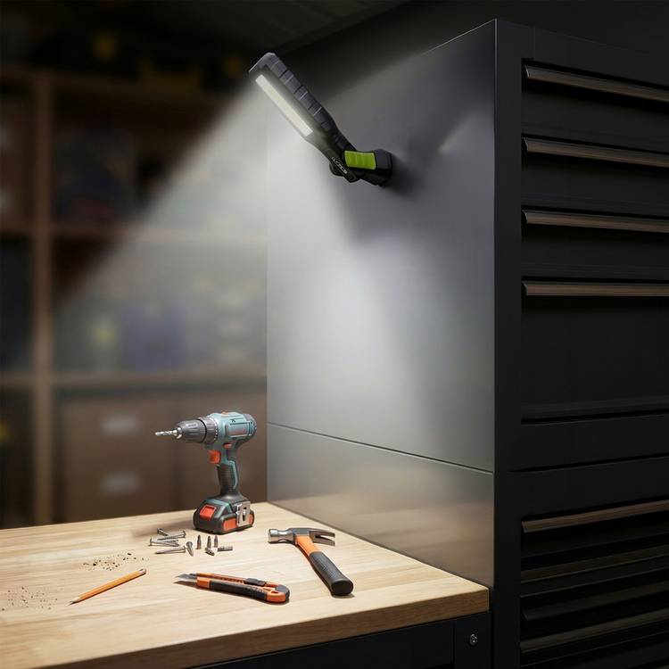 Luceco LED rechargeable tilt twist torch 5W (British brand)