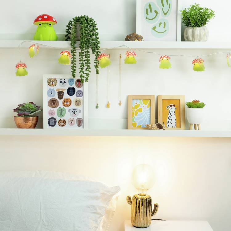 Fizz Creations mushroom frog LED string lights, UK version