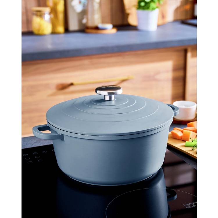Morphy Richards casserole dish 4.1L blue (British brand)