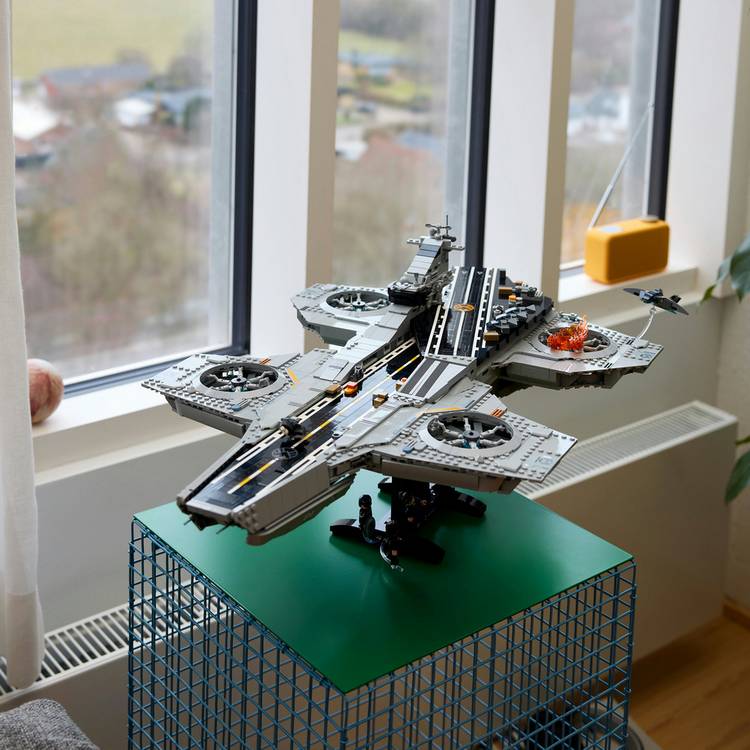 LEGO Marvel S.H.I.E.L.D. Helicarrier model kit (British brand)
