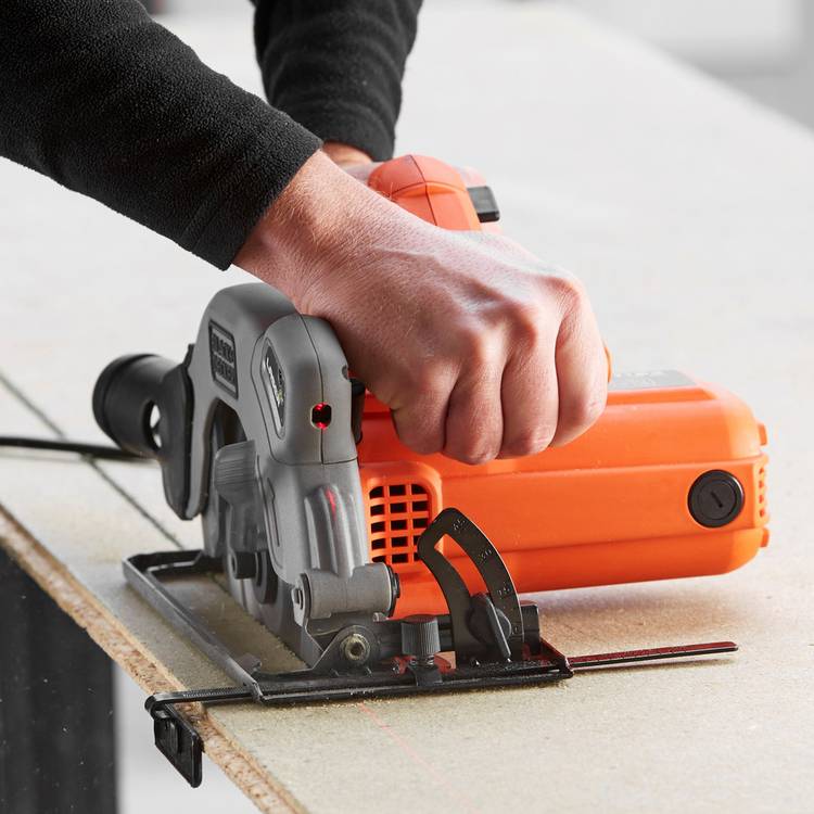 Black+Decker 190mm circular saw with laser guide, UK version
