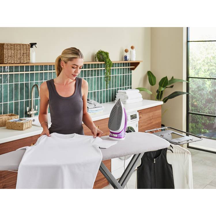 Morphy Richards Turbo Glide steam iron (British brand)