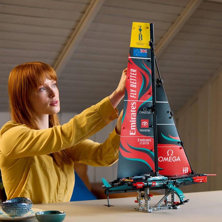 LEGO Technic AC75 Yacht model 962-piece building set - British product