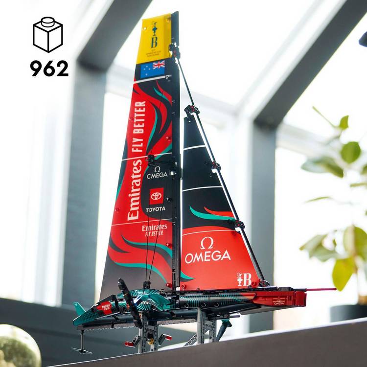 LEGO Technic AC75 Yacht model 962-piece building set - British product