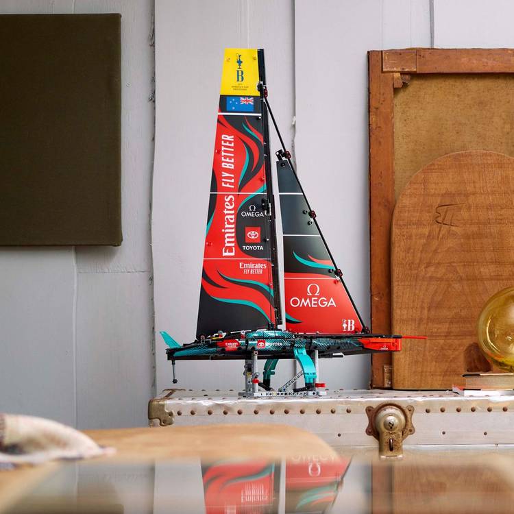 LEGO Technic AC75 Yacht model 962-piece building set - British product