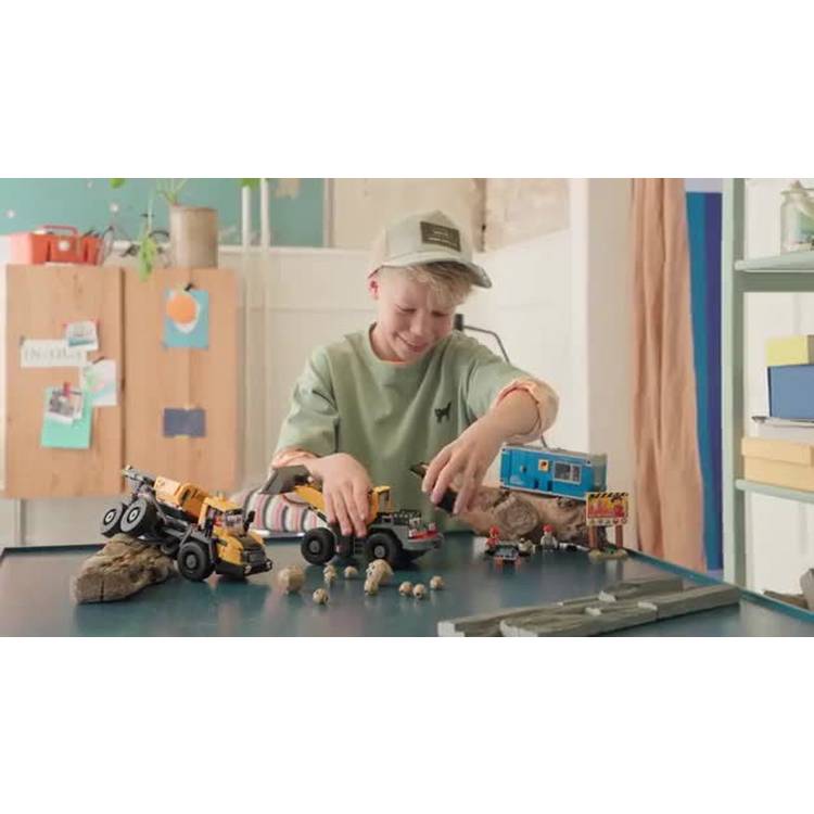 LEGO City construction truck set 1132 pieces (British brand)
