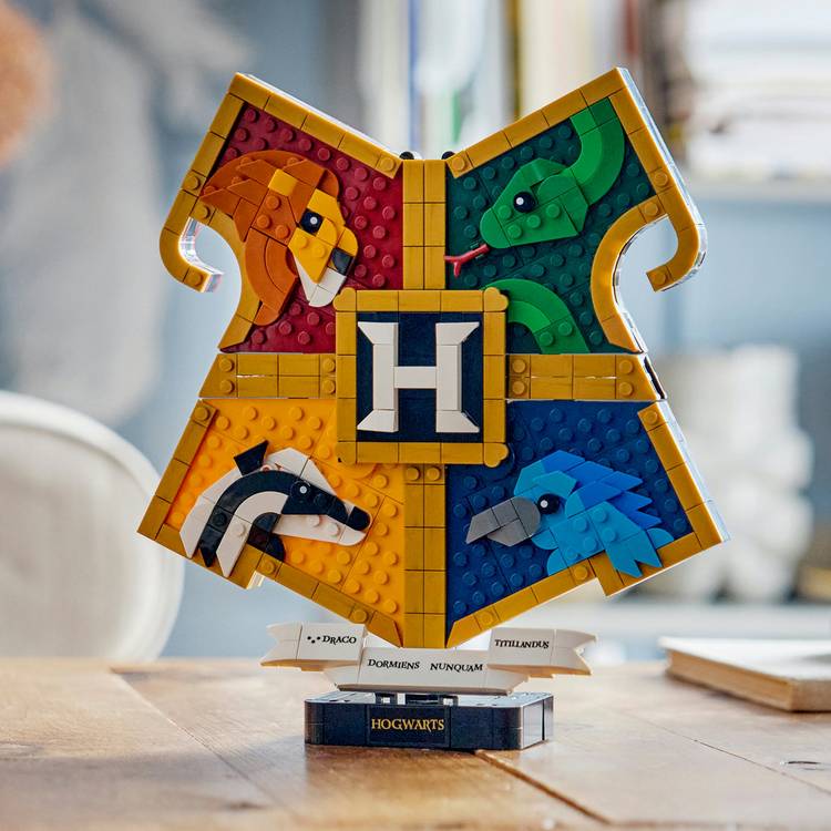LEGO Harry Potter Hogwarts crest 3D wall art set - British product