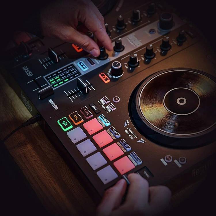 Hercules DJ controller Inpulse 300 MK2 - British product