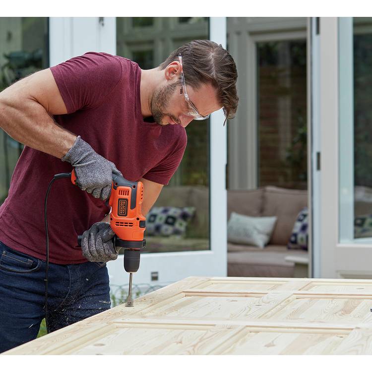 Black+Decker 500W corded hammer drill with side handle, UK version