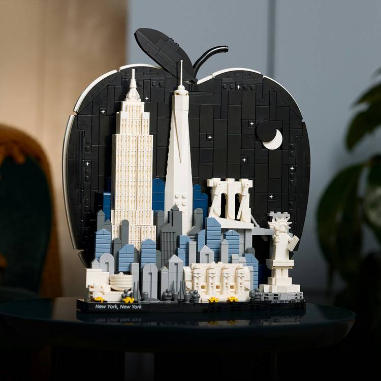 LEGO Architecture New York City model kit 21066 1465 pieces, UK version