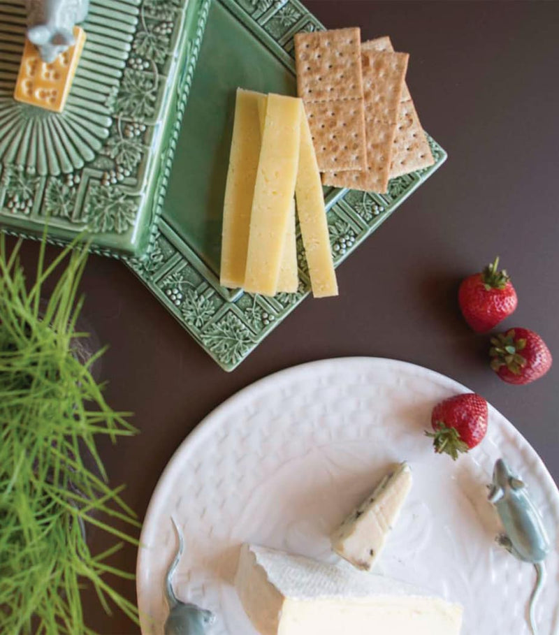 Bordallo Pinheiro cheese plate with lid 30.5cm, UK version