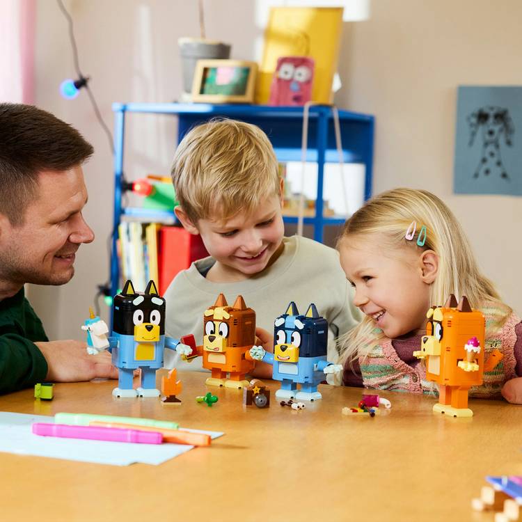 LEGO Bluey family figures brick-built play set (British brand)