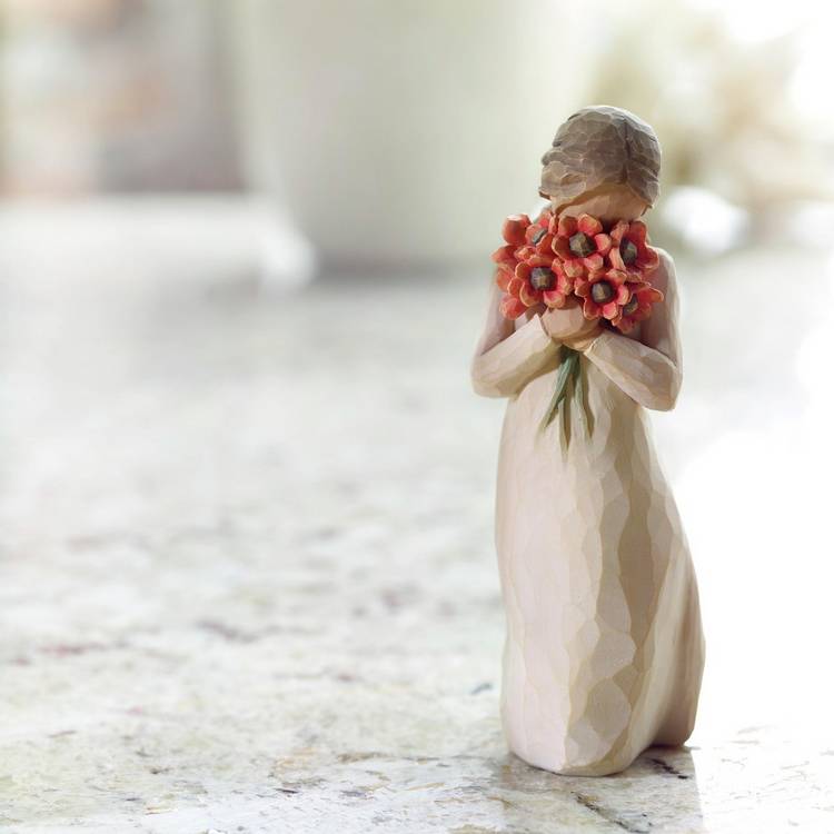 Willow Tree Surrounded by Love figurine 13cm, UK version