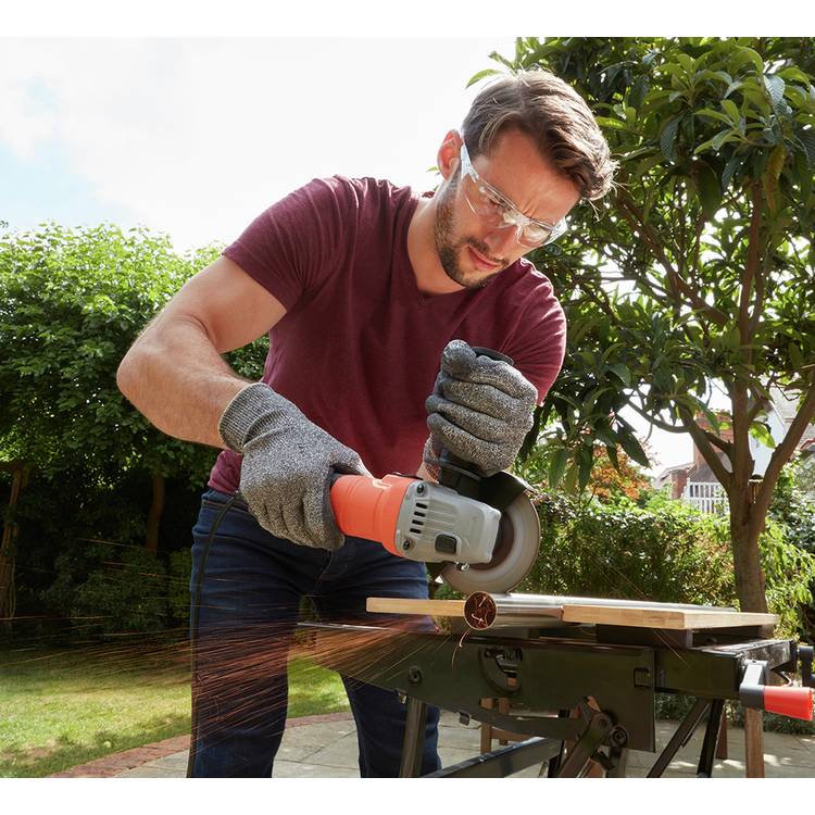 Black Decker 115mm angle grinder 710W with cutting discs, imported from UK