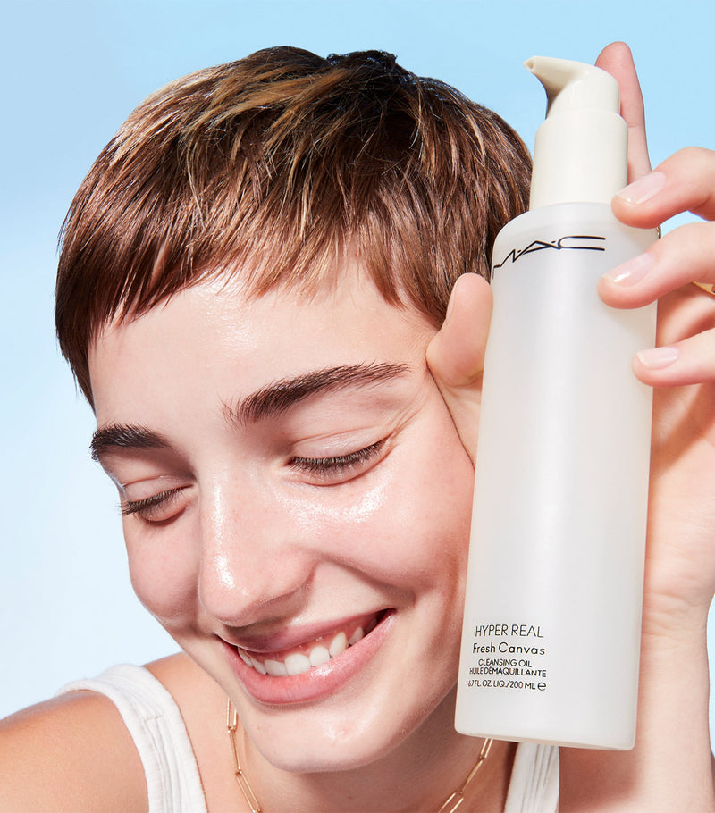 MAC Hyper Real Fresh Canvas Cleansing Oil 200ml, imported from the UK