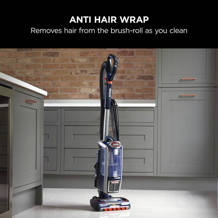 Shark Lift-Away corded pet vacuum cleaner with Anti Hair Wrap (British brand)