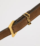 Ceinture fine Cassandre en cuir de veau Saint Laurent, version UK