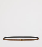 Ceinture fine Cassandre en cuir de veau Saint Laurent, version UK