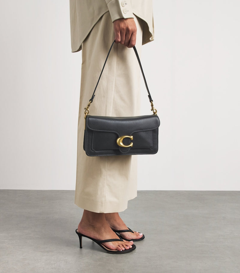 Coach shoulder bag Tabby 26 in pebbled leather, imported from the UK