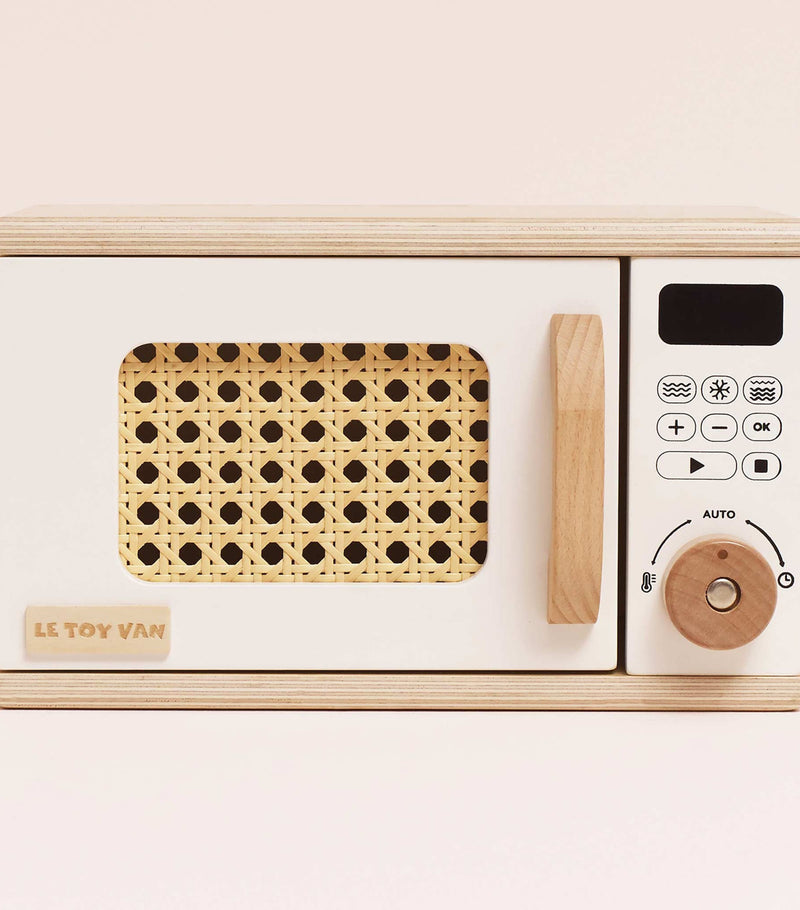 Le Toy Van wooden microwave toy with rotating plate - British product