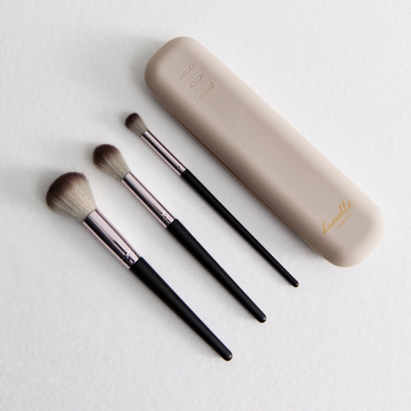 Danielle Creations makeup brush set with travel case - British product