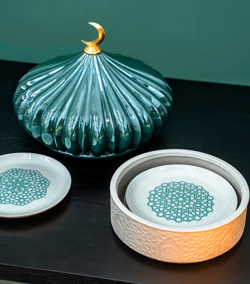 Lladró porcelain Majestic Nights box with plates - (British brand)