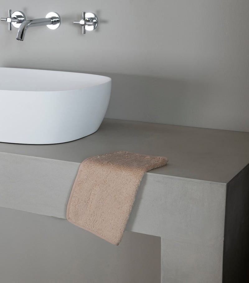 Frette Unito wash cloth 30cm x 30cm, imported from the UK