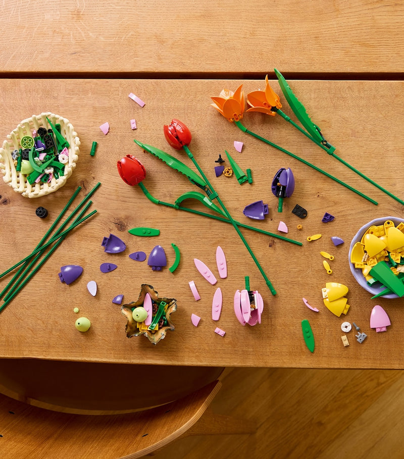 Lego botanical tulip bouquet building set with 576 pieces, UK version