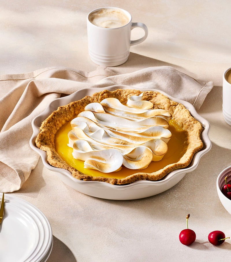 Le Creuset stoneware pie dish 23cm, UK version