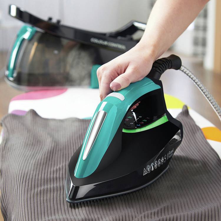 Russell Hobbs Colour Control steam generator iron 2600W - British product