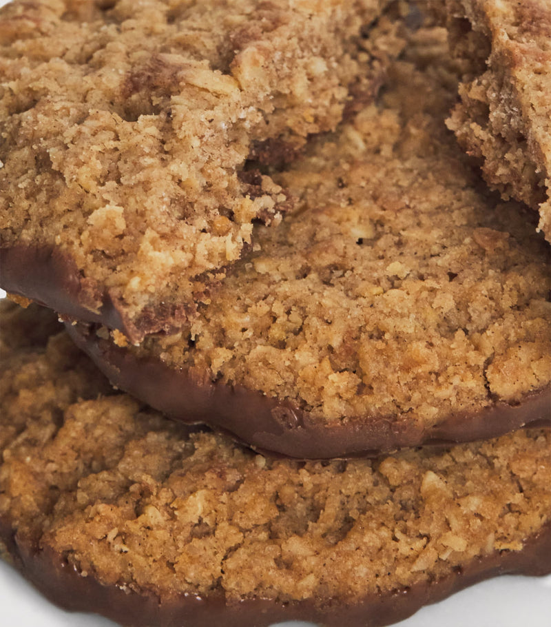 Harrods milk chocolate and cinnamon oat crunch biscuit tin 200g, UK version