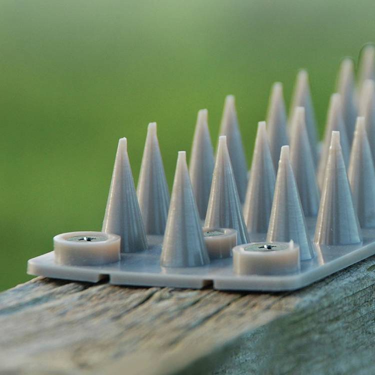 Defenders prickle strip fence topper 45.5cm, UK version