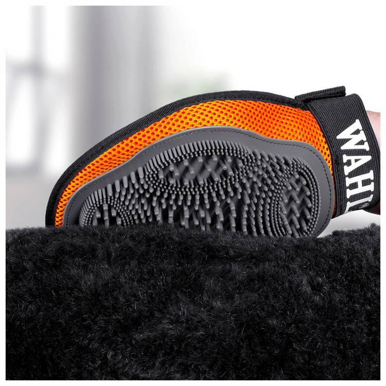 Wahl puppy grooming kit with brush, glove, and shampoo - British product