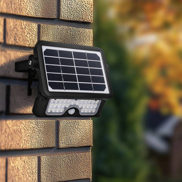 Luceco solar PIR outdoor floodlight 5W - British product
