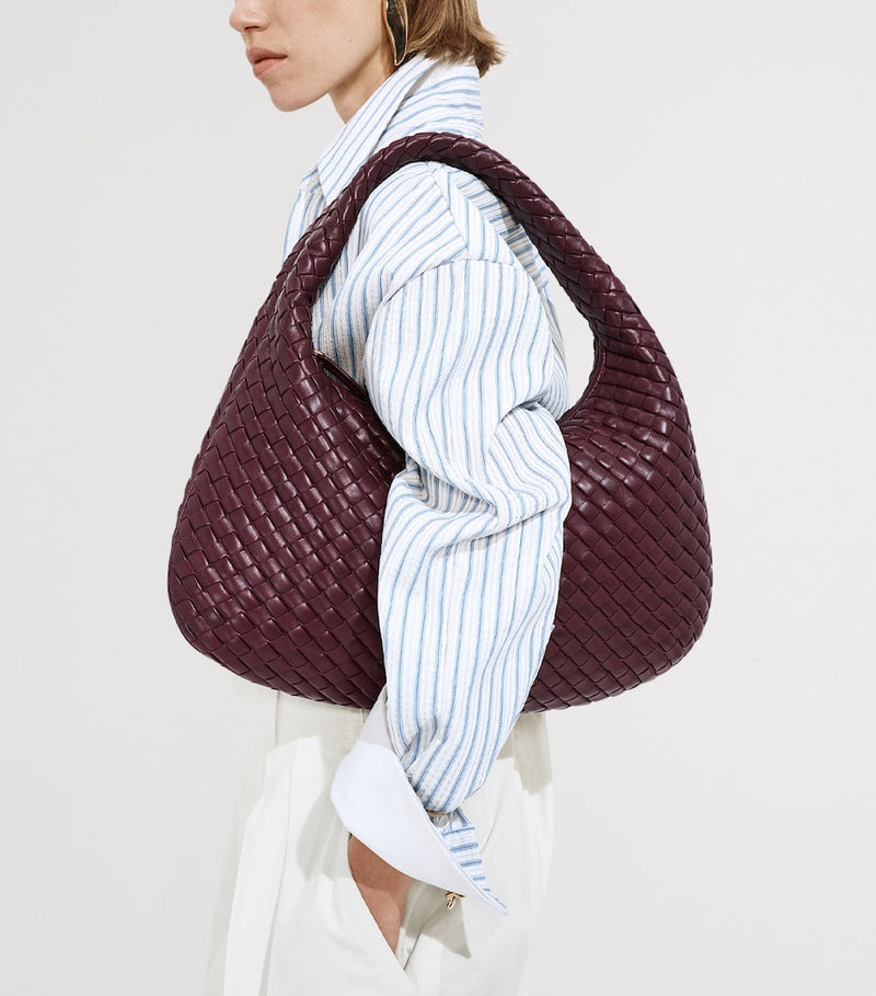 Bottega Veneta Veneta shoulder bag in leather, UK version