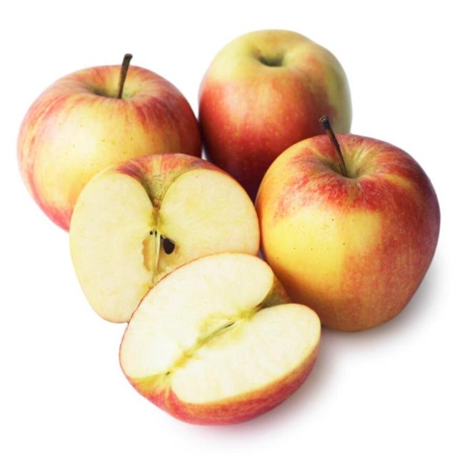 Wholegood Seasonal Organic Apples   4 per pack GOODS M&S